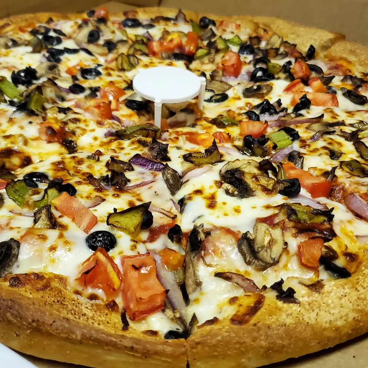 Veggie Lovers Pizza Garlic Crust