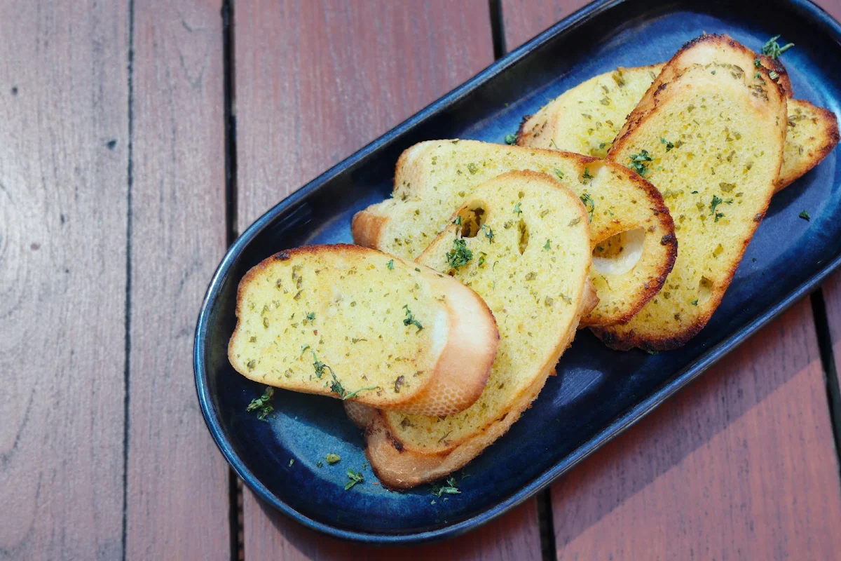 Garlic Bread, Lakers Tavern