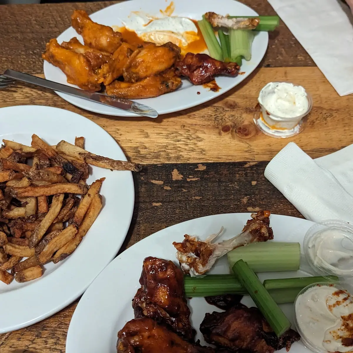 Chicken Wings with Fries