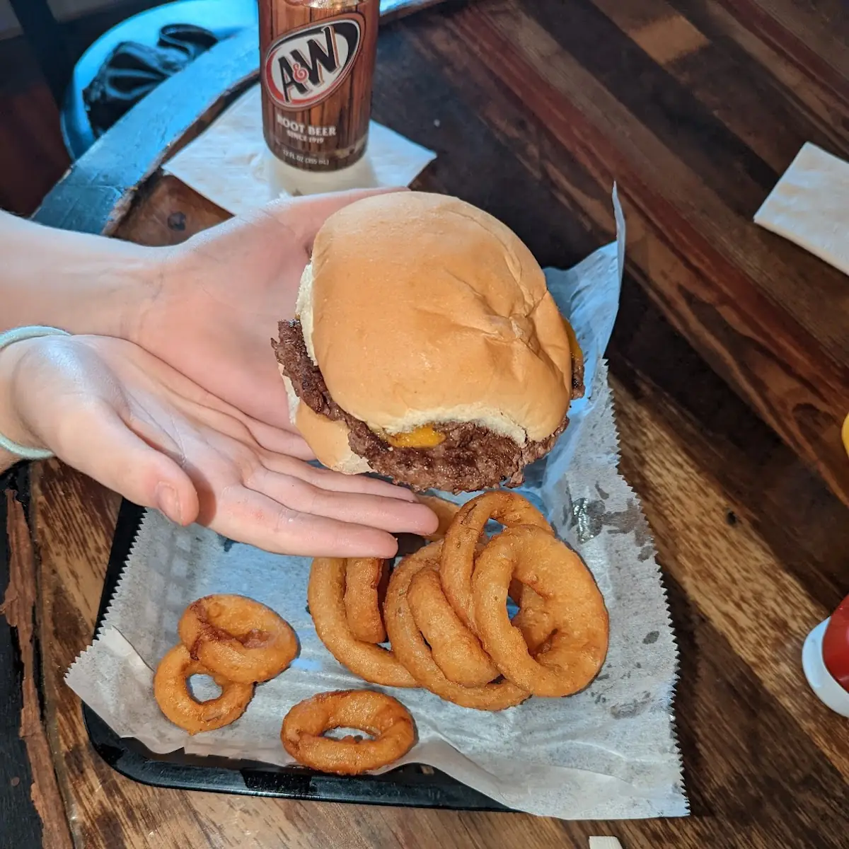 Cheeseburger with Onion Rings