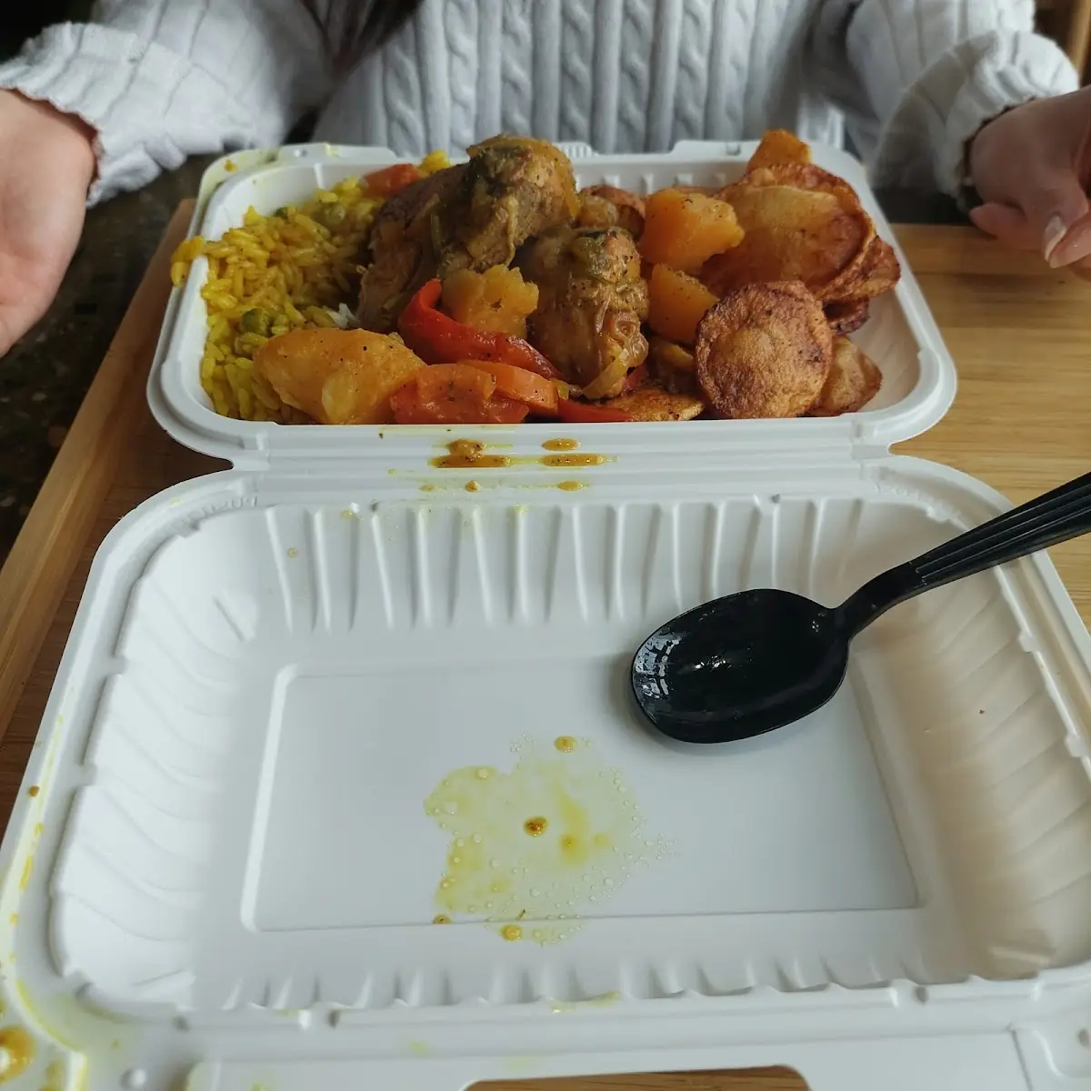 Pollo Guisado with Rice and Chips