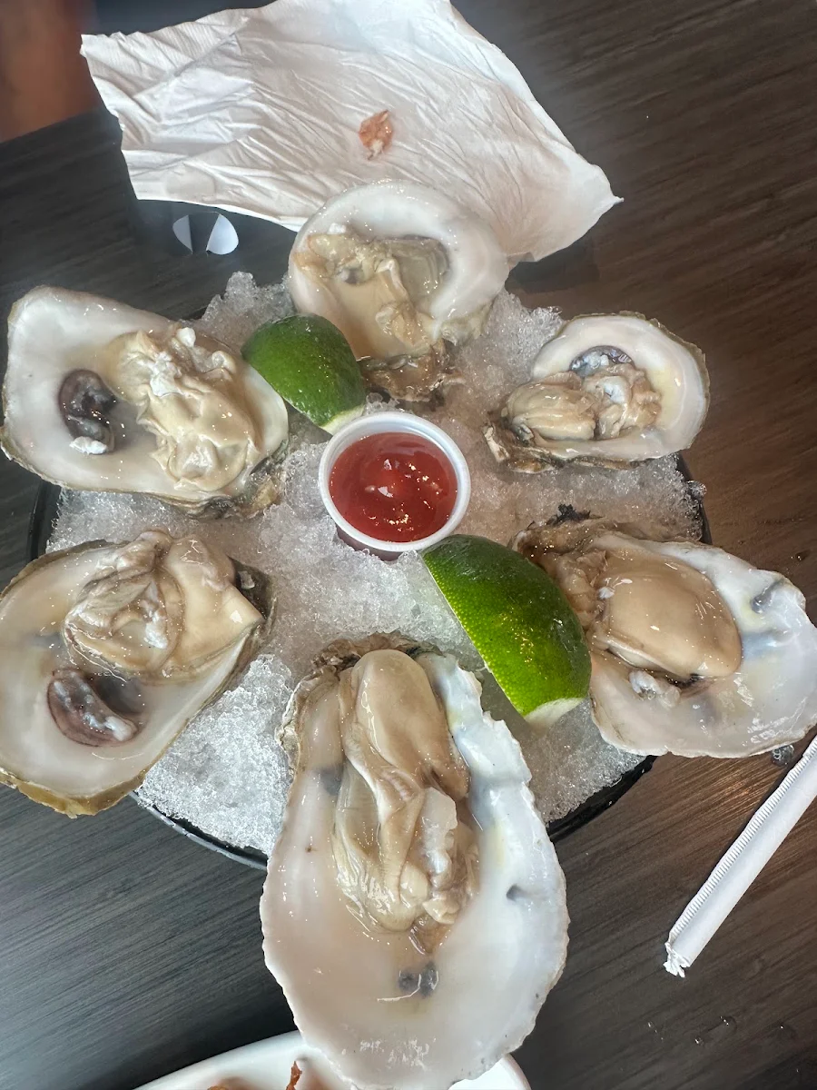Fresh Raw Oysters with Lime