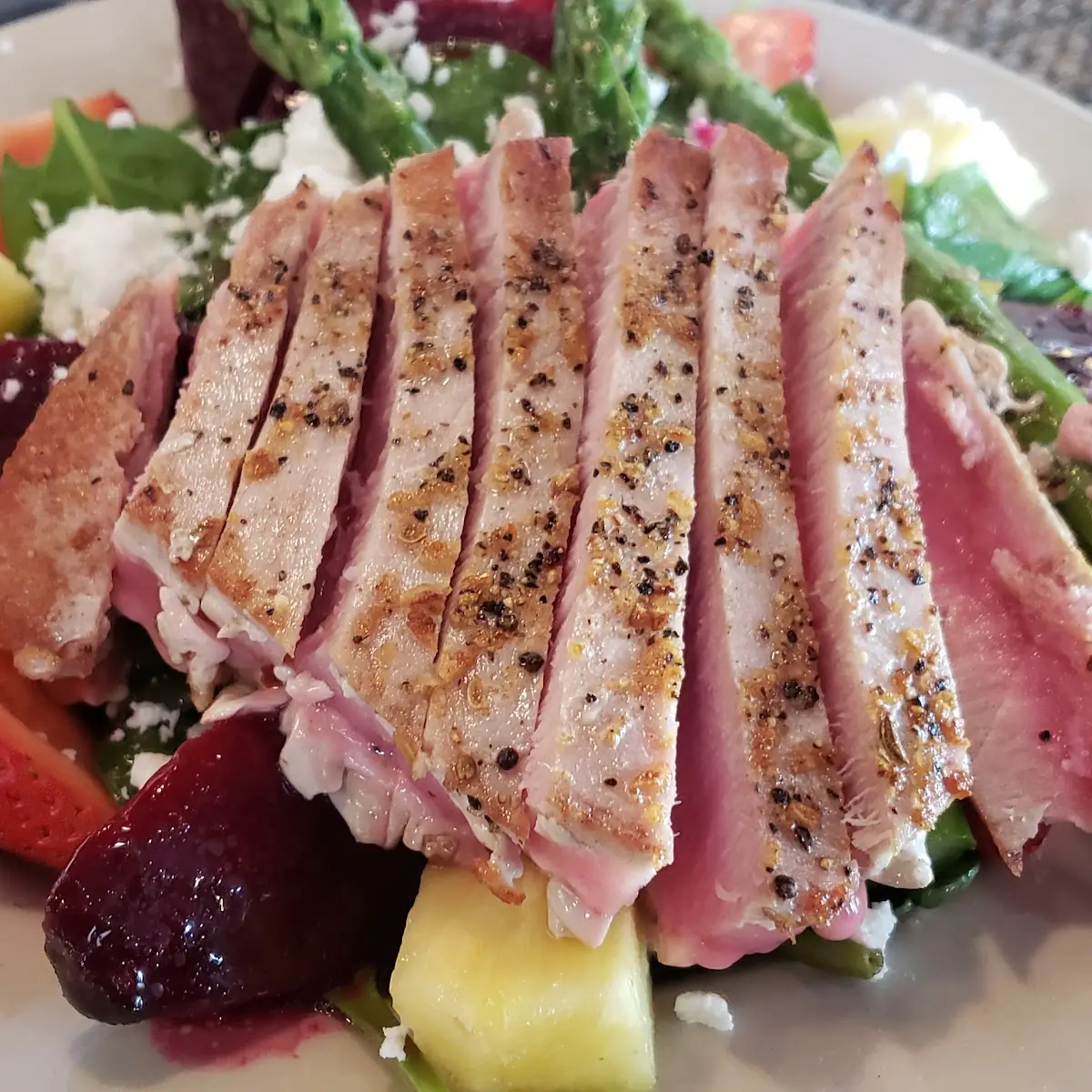 Seared Tuna with Spinach Salad
