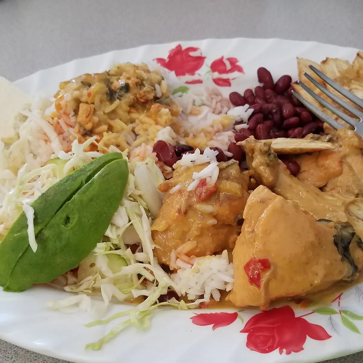 Almuezo Pollo Guisado Con Coco
