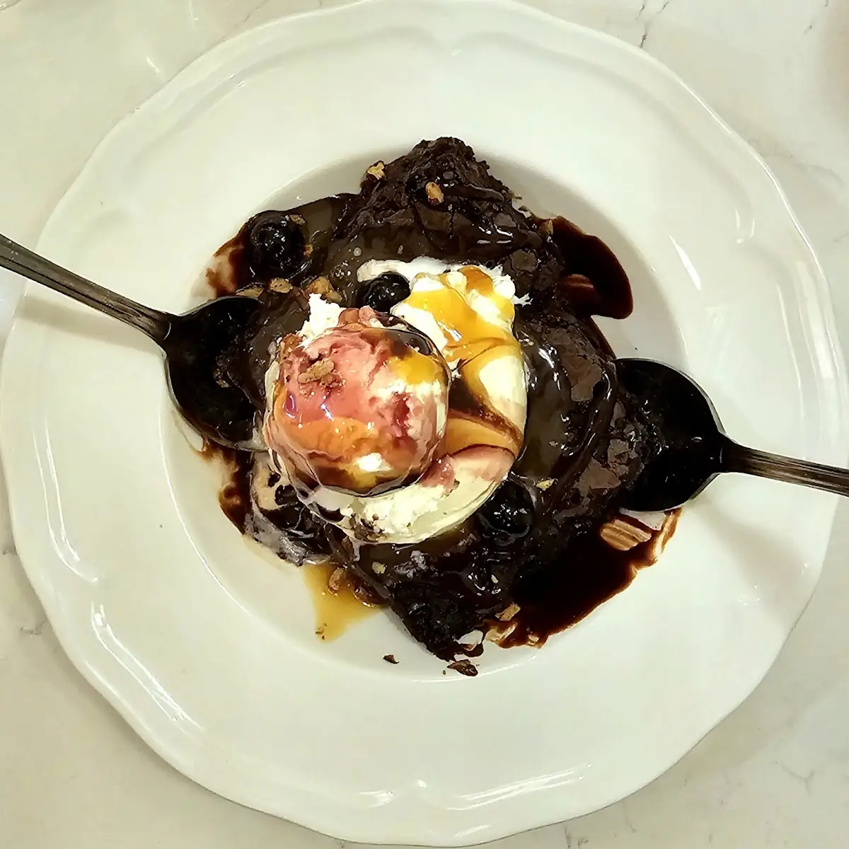 Vanilla Ice Cream Chocolate Sauce