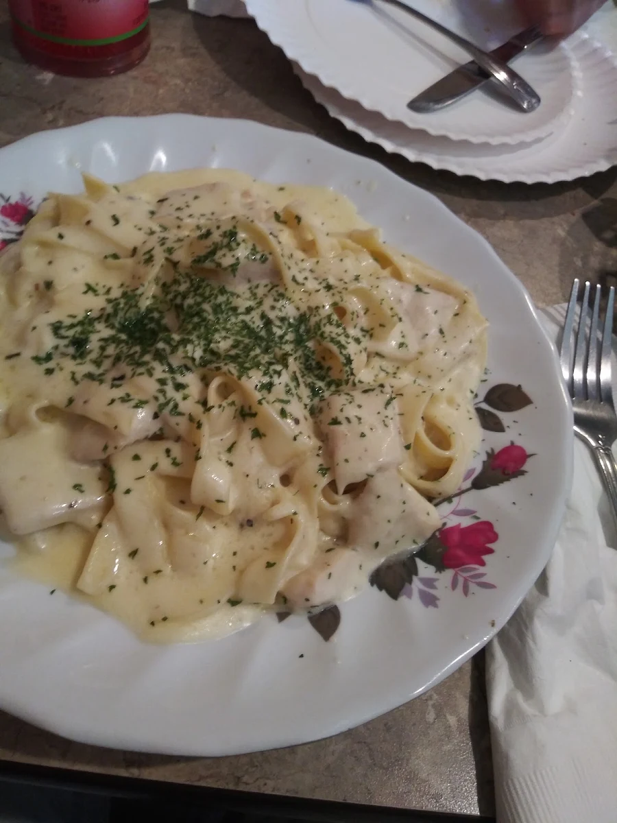 Fettuccine Alfredo