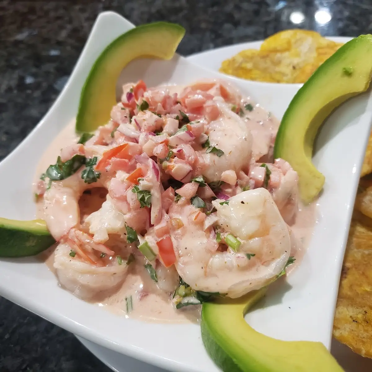 Ceviche de Camarones En Salsa Rosada