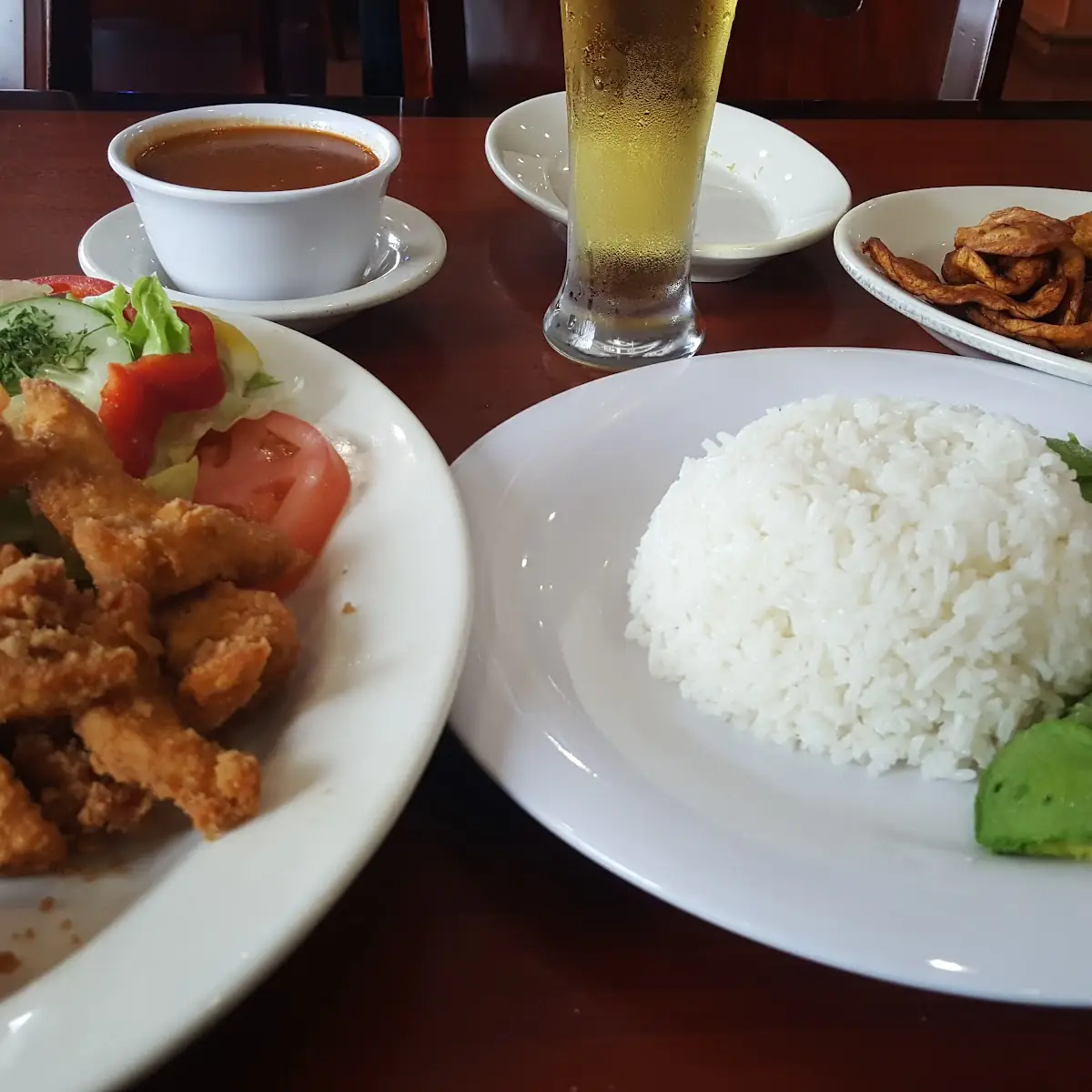 Chicharrones de Pollo Con Arroz Blanco