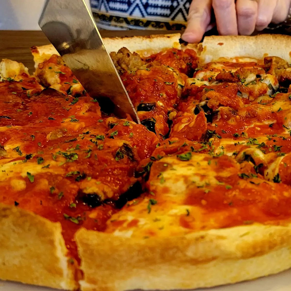 Deep Dish Cheese Pizza Peperoni
