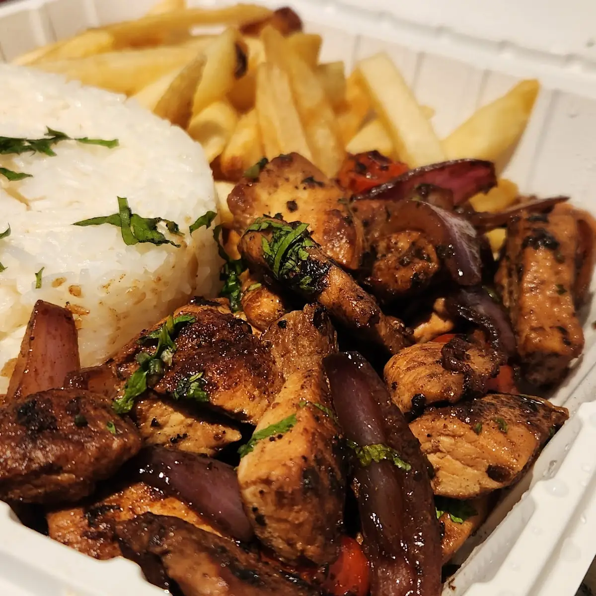 Pollo Saltado