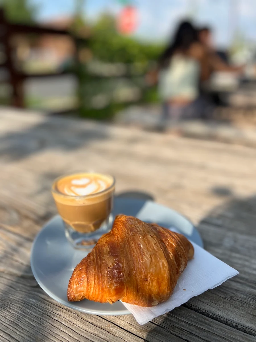 Cortado Croissant