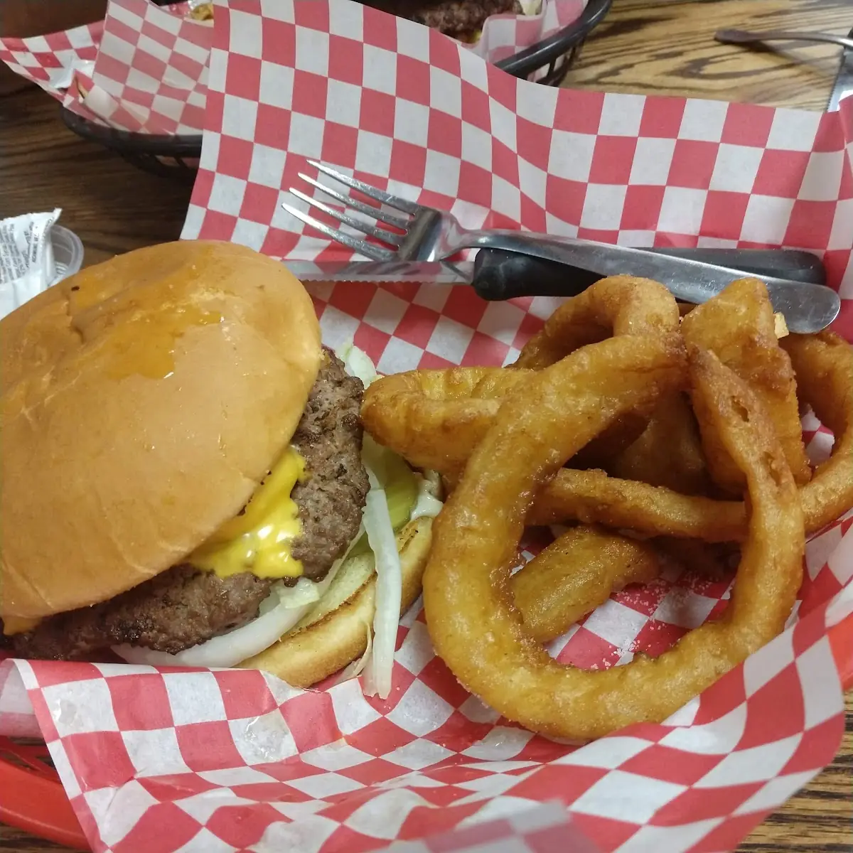 Cheeseburger and Onion Rings