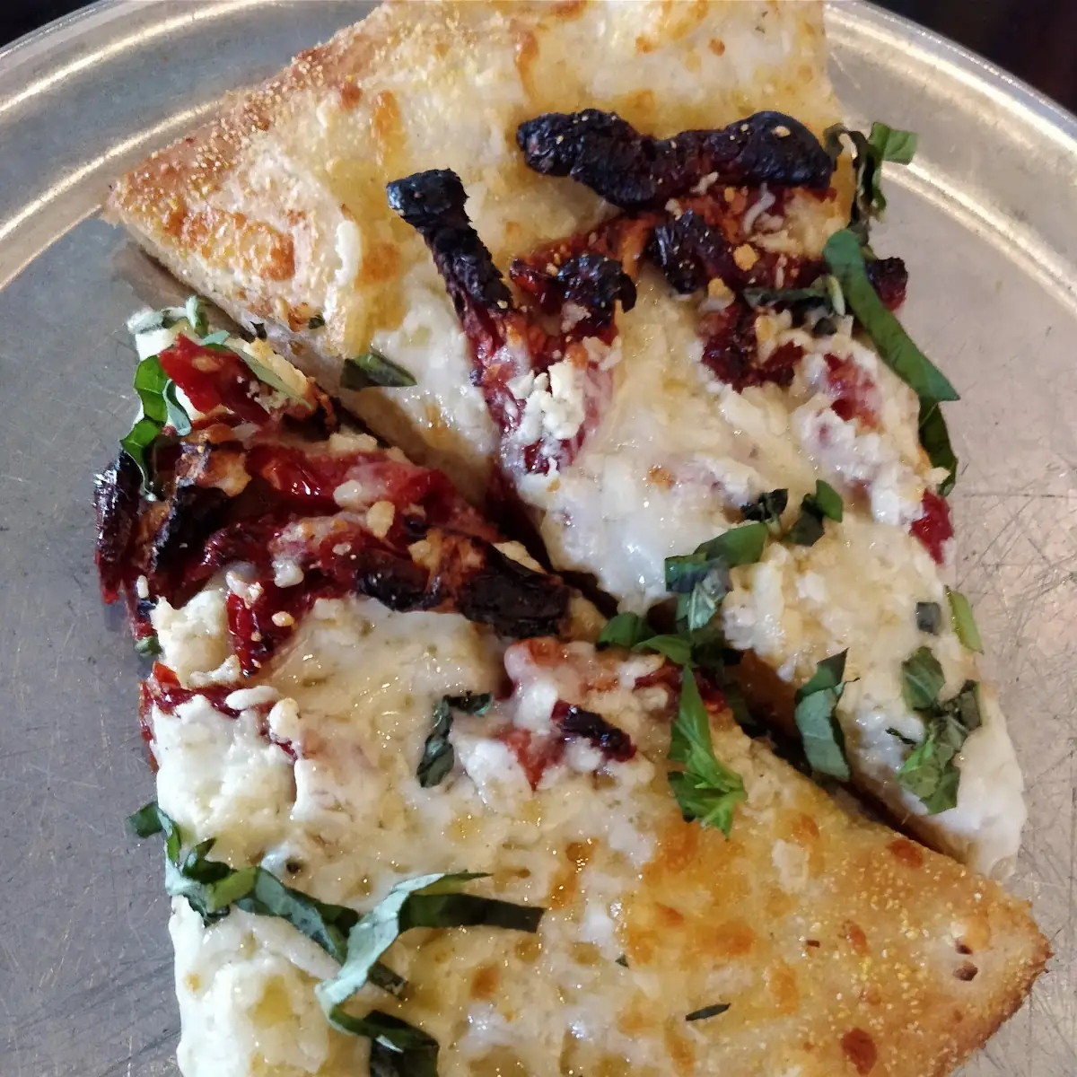 Pizza with Sun-Dried Tomatoes