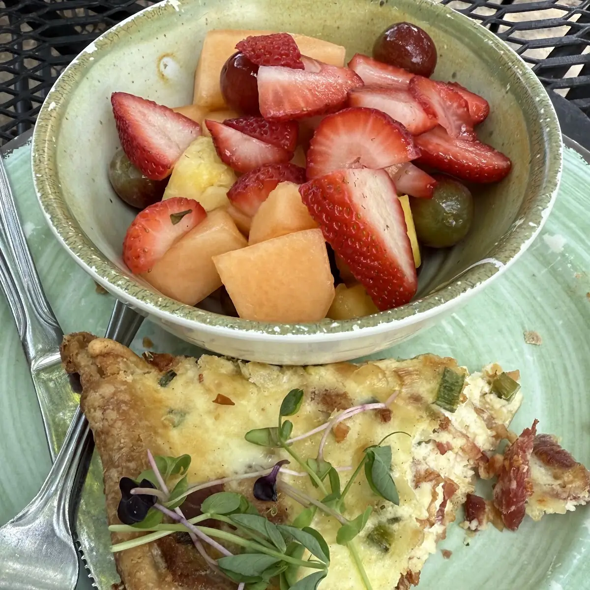 Quiche Lorraine w House Salad