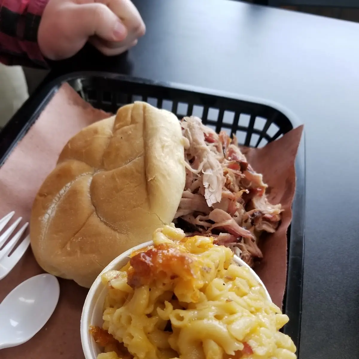 Pulled Pork Sandwich with Macaroni Cheese