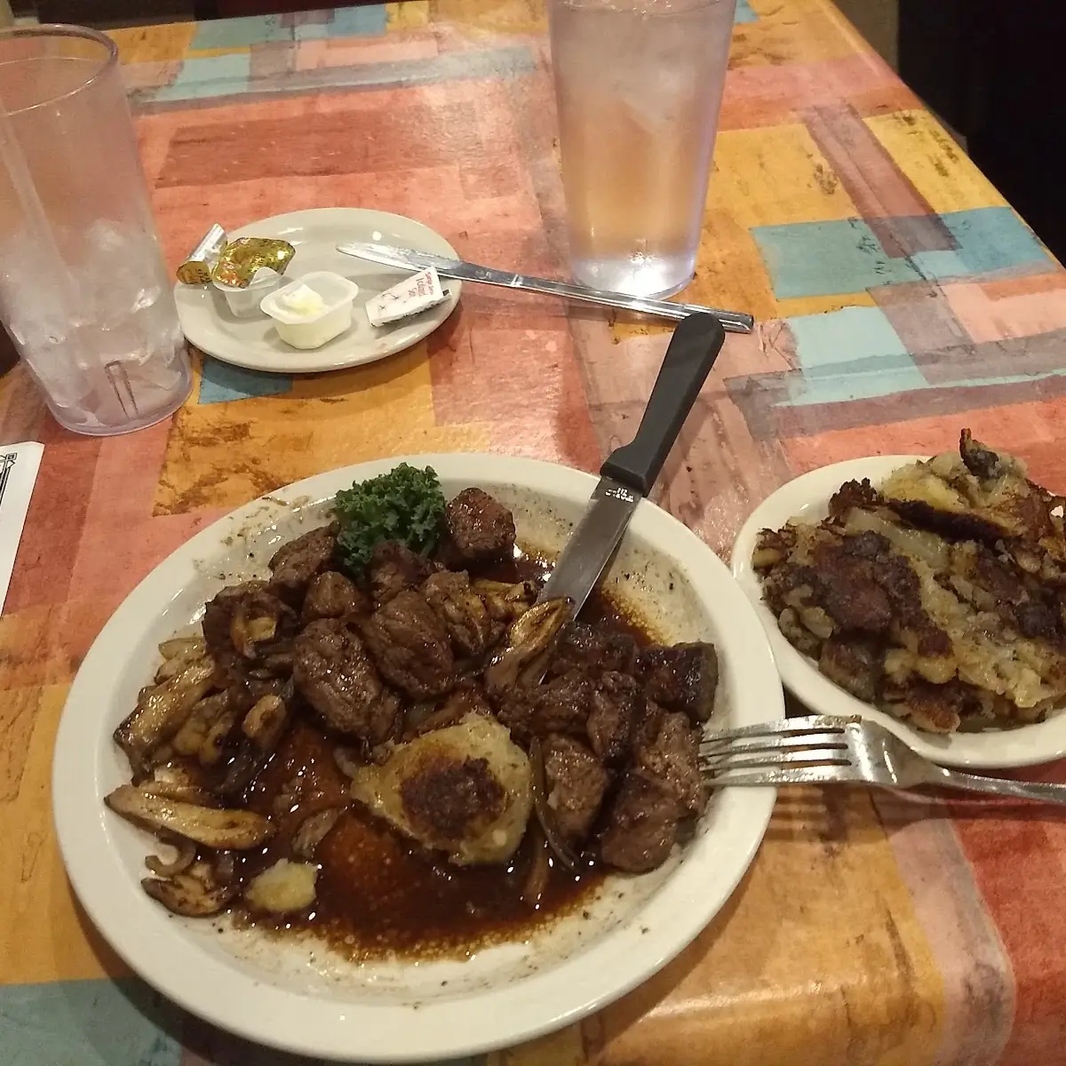 Beef Dinner with Mushrooms Onions Homefries Pasta Side& Soup