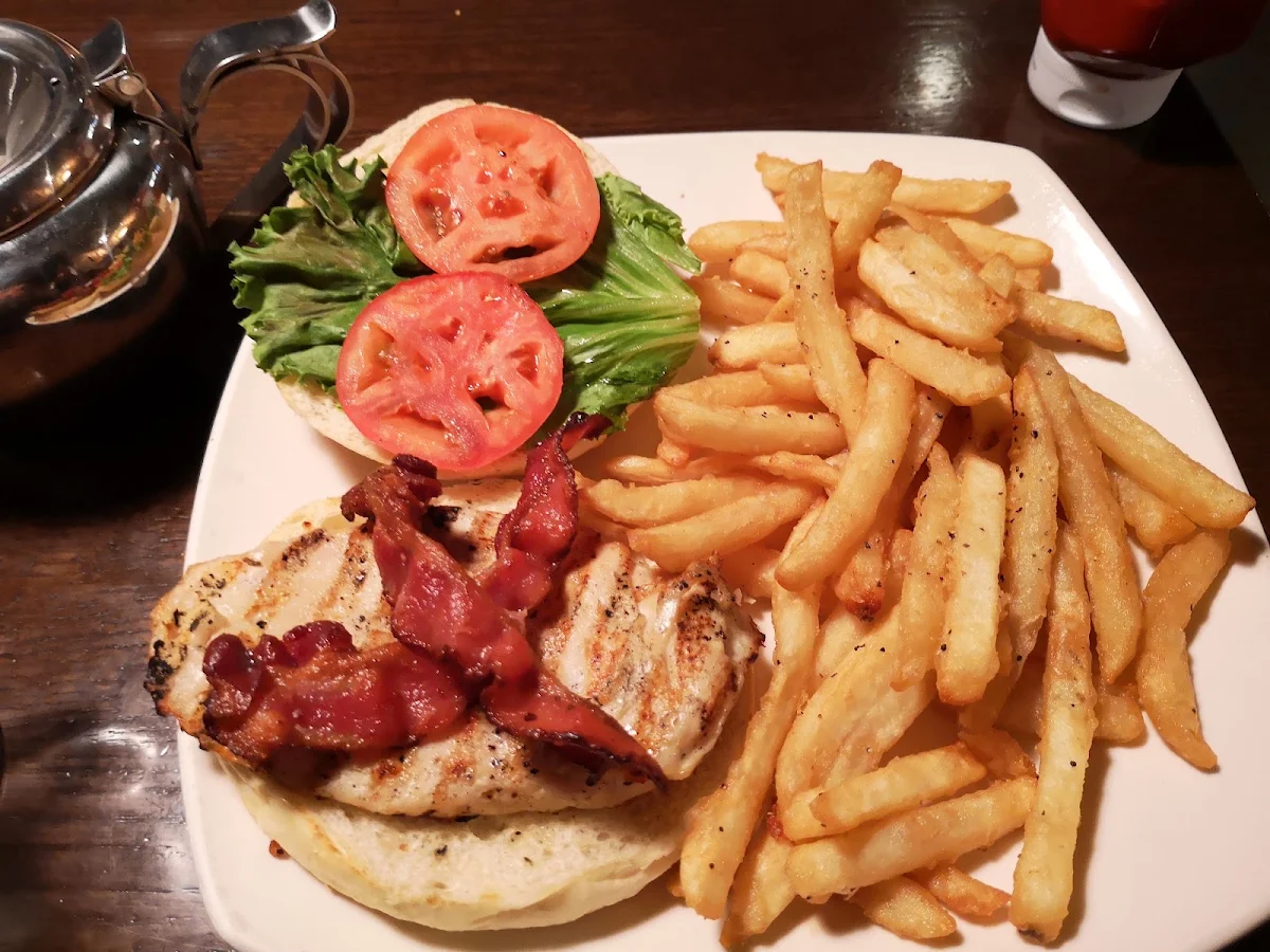 Chicken Burger, MR MIKES SteakhouseCasual