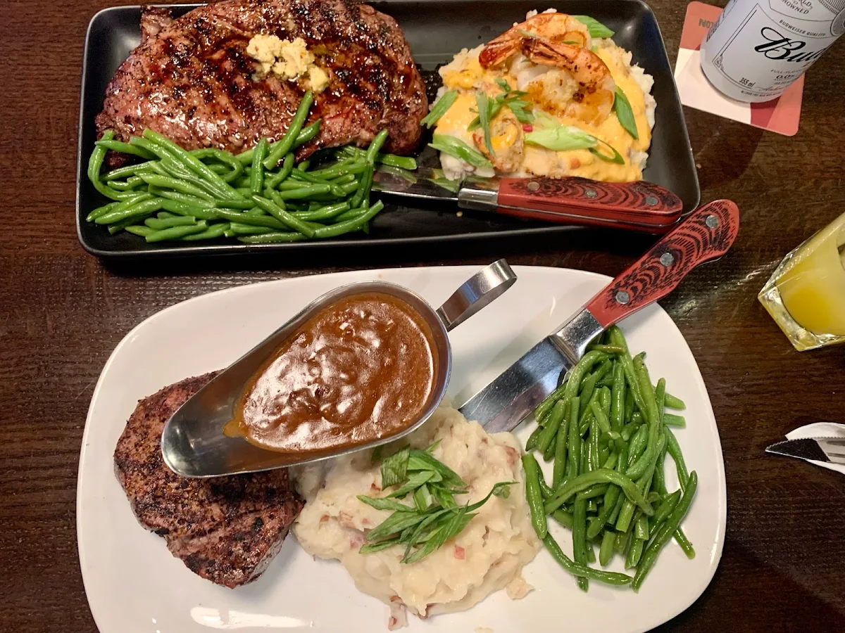 Highlights, MR MIKES SteakhouseCasual