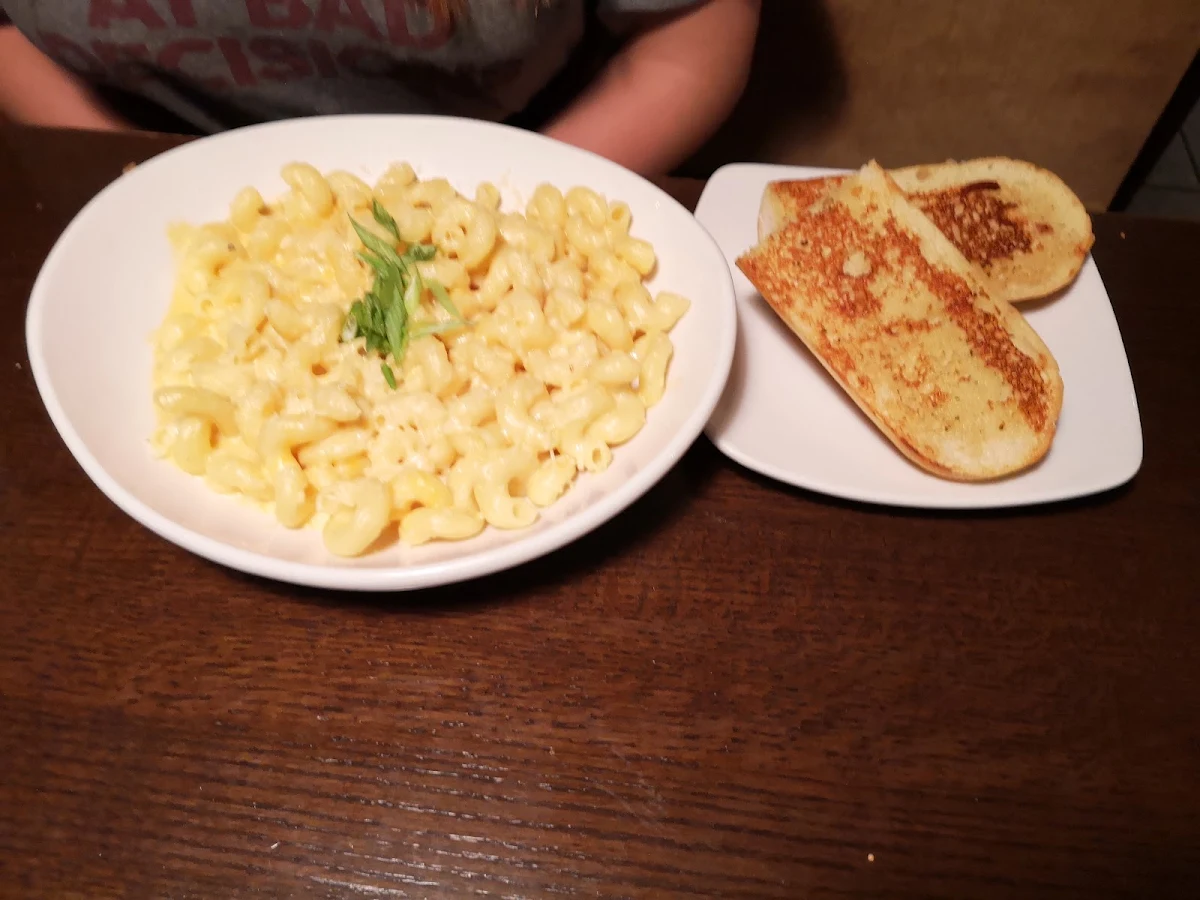 Mac N Cheese, MR MIKES SteakhouseCasual