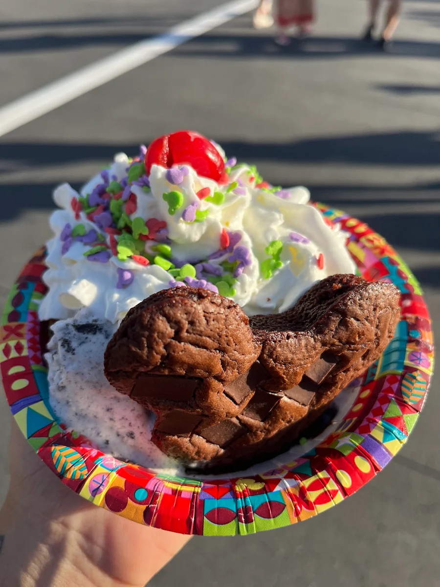Mickey Brownie Sundae