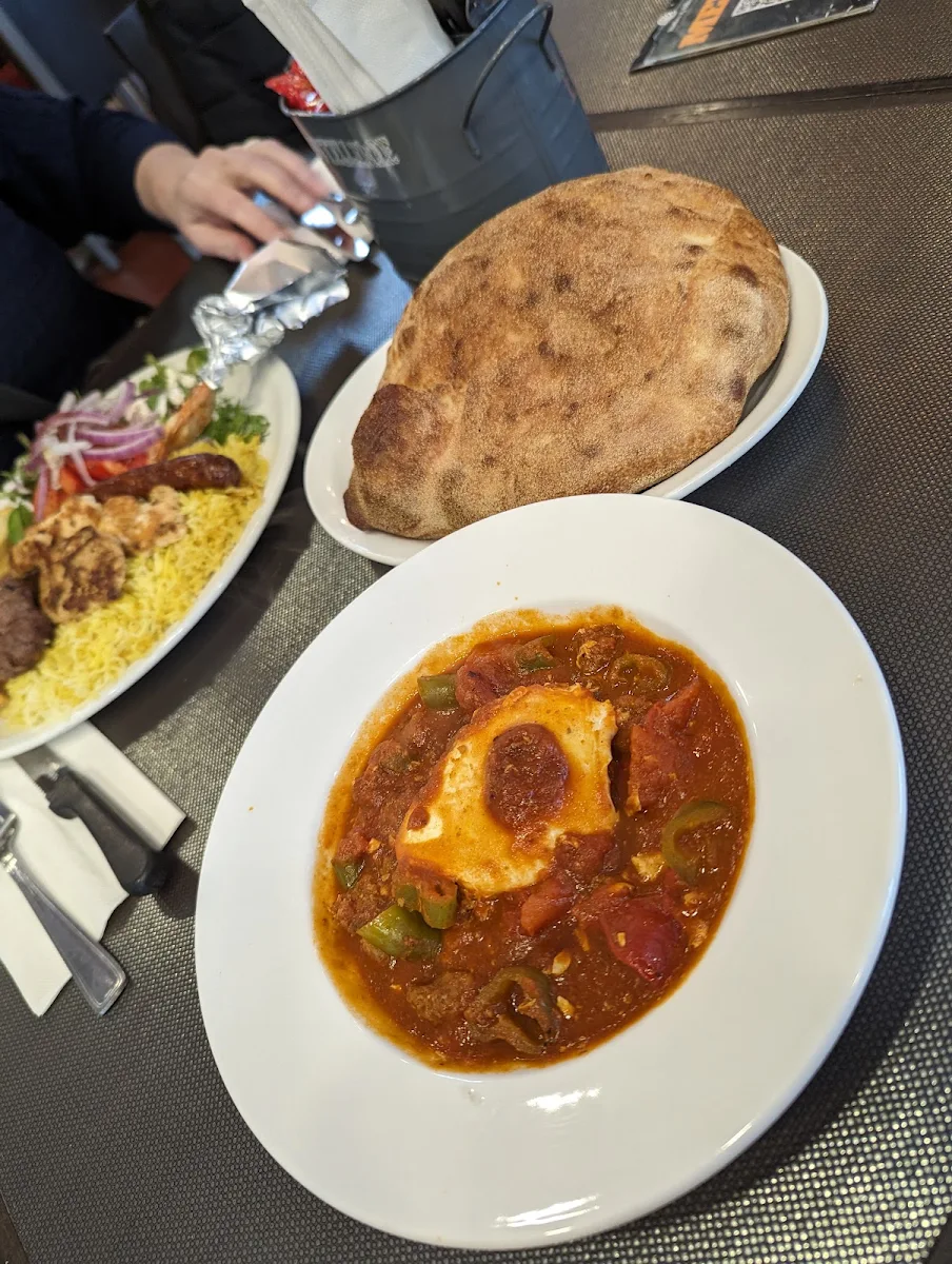 Ejja Merguez, Restaurant Dattes & Olives