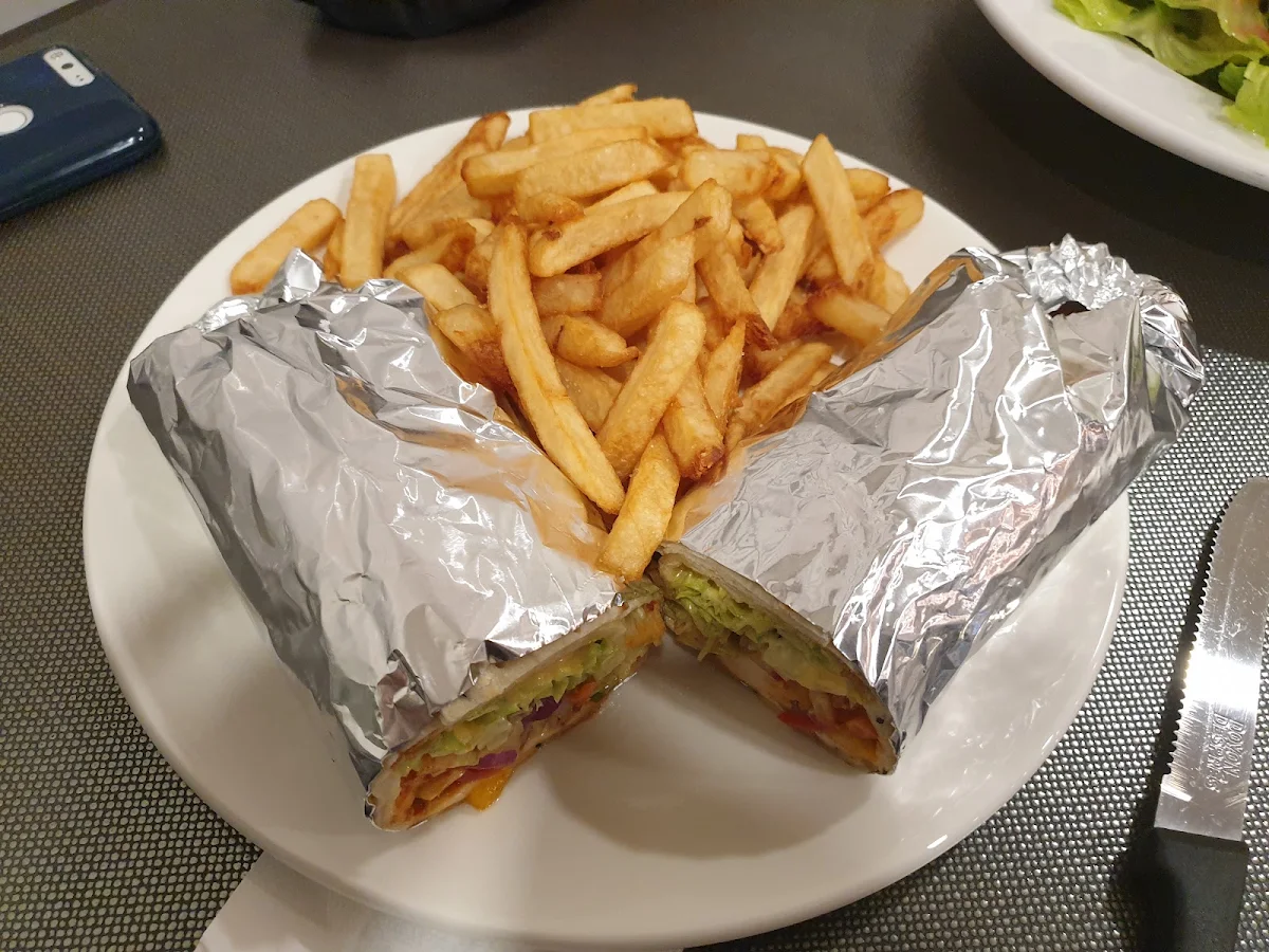 Makloub Shawarma Sandwich, Restaurant Dattes & Olives