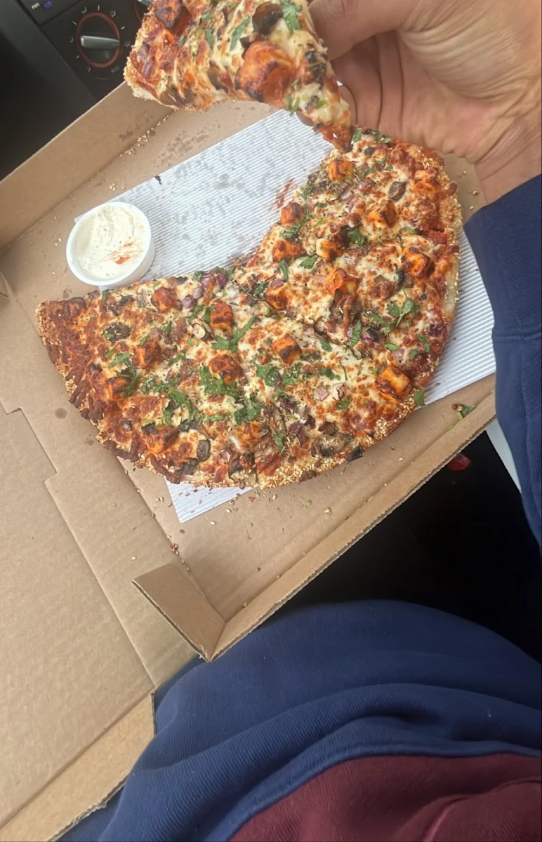 Spicy Tandoori Chicken Pizza, Red Swan Pizza - Vernon
