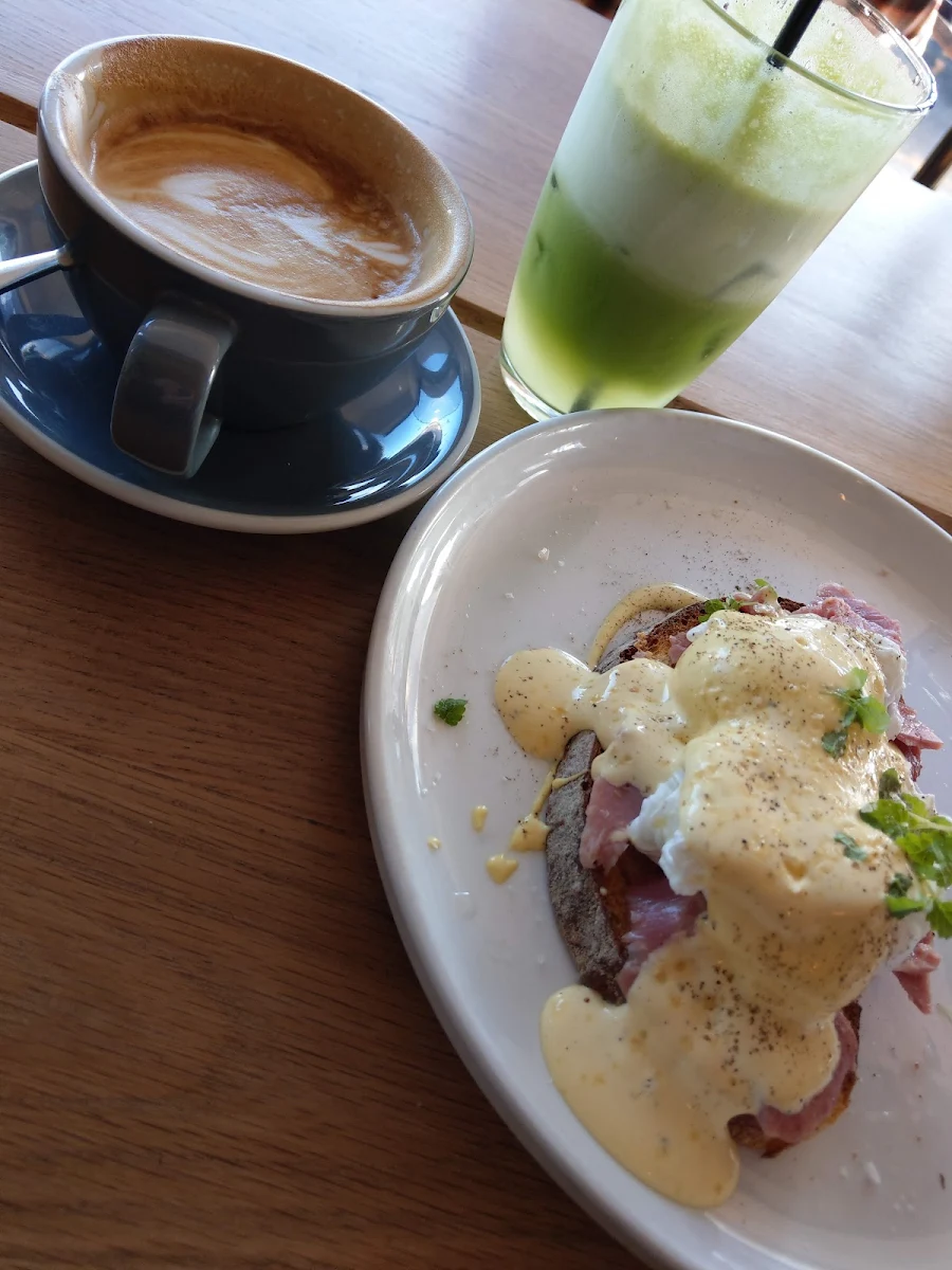 Eggs Benedict with Ham Off the Bone, Birdwood Cafe