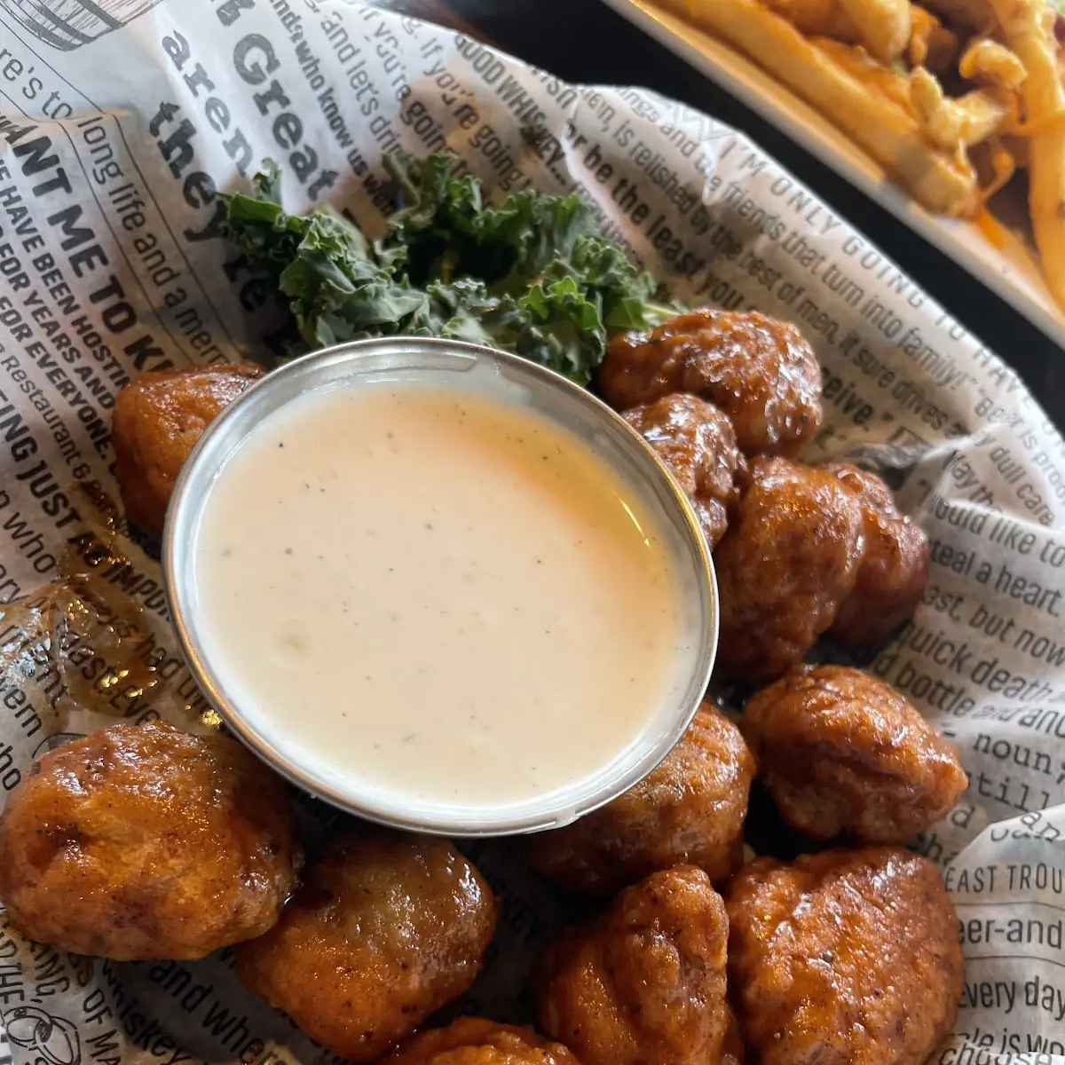 Boneless Wings and Fries