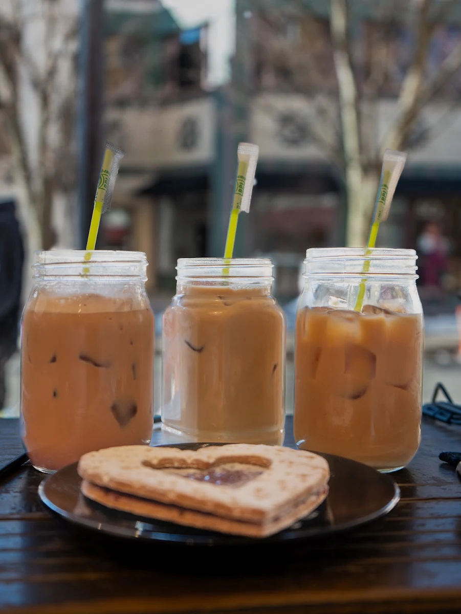 Iced Vanilla Oat Latte