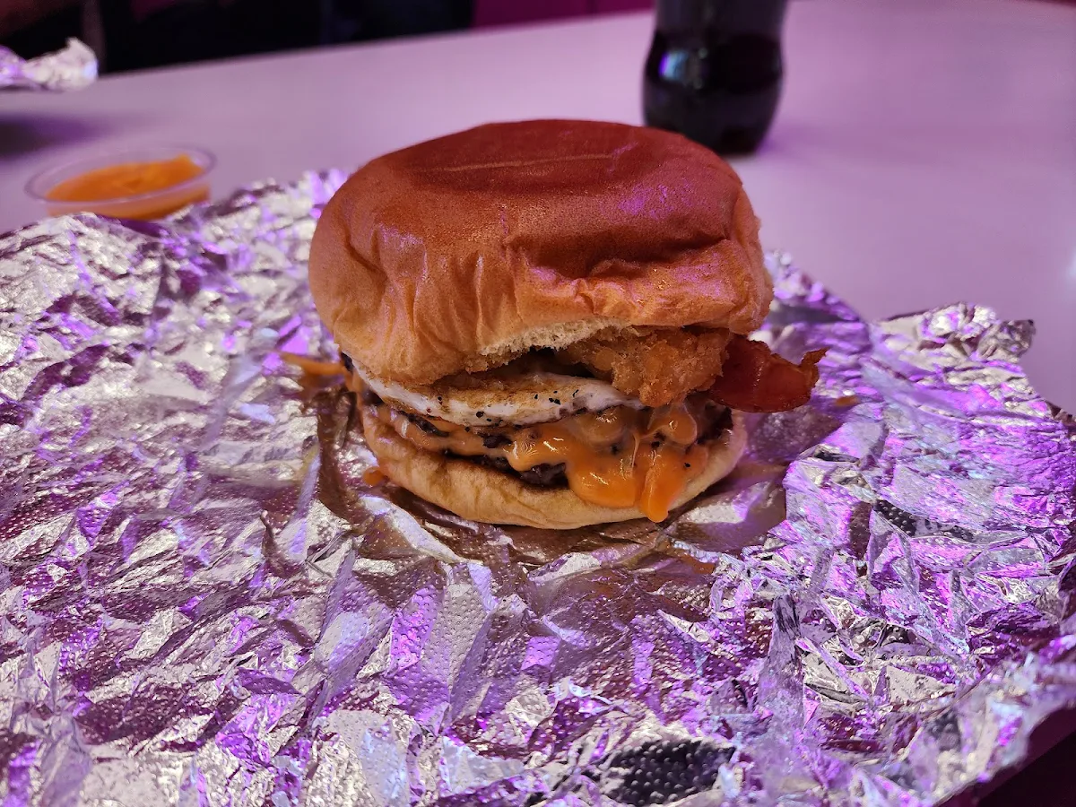 Brekky Burger, BUSSIN BURGER