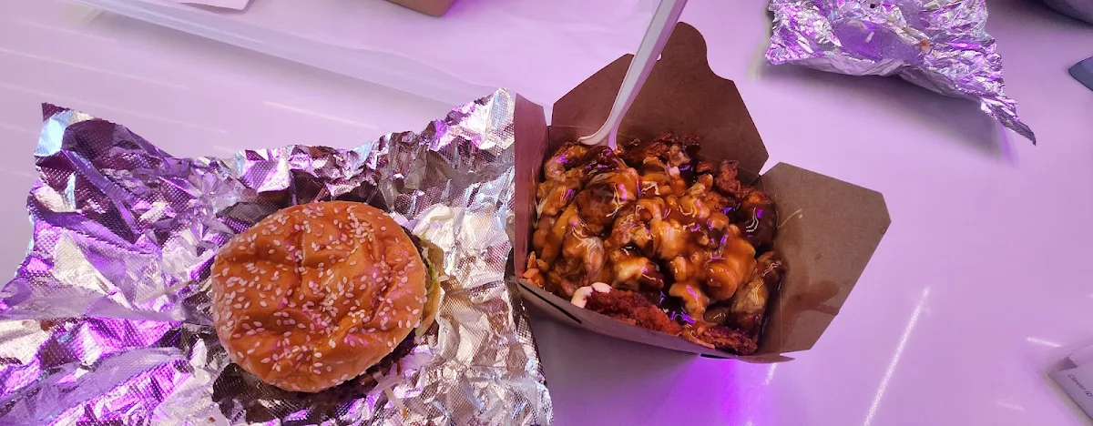 Nashville Poutine, BUSSIN BURGER