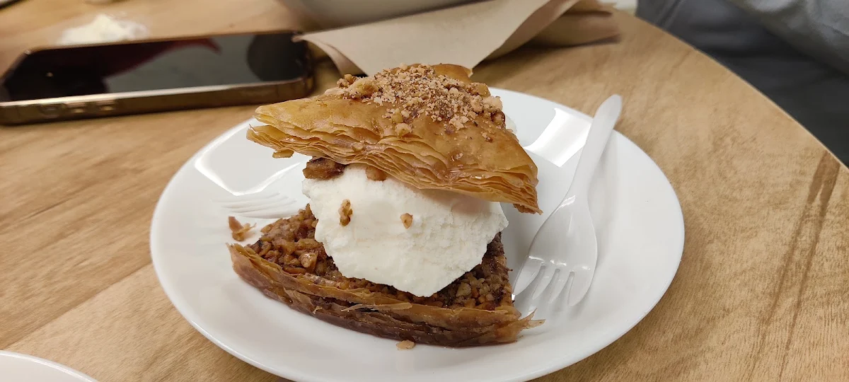 Baklava with Ice Cream, PIZZA PIETRA