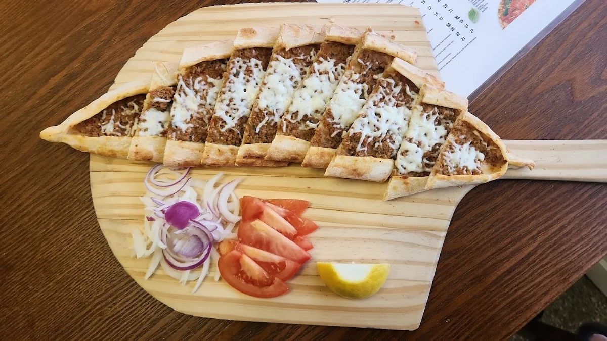 Turkish Pide Ground Meat, PIZZA PIETRA