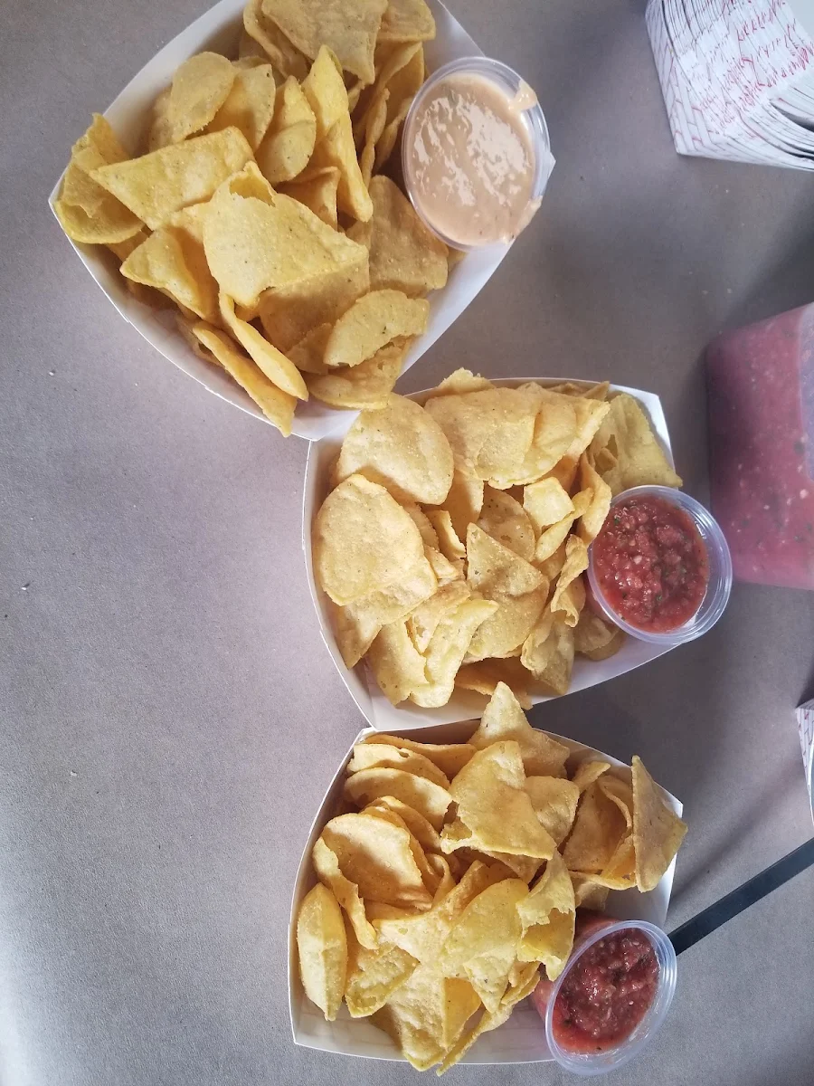 Chips Salsa Y Chips Queso