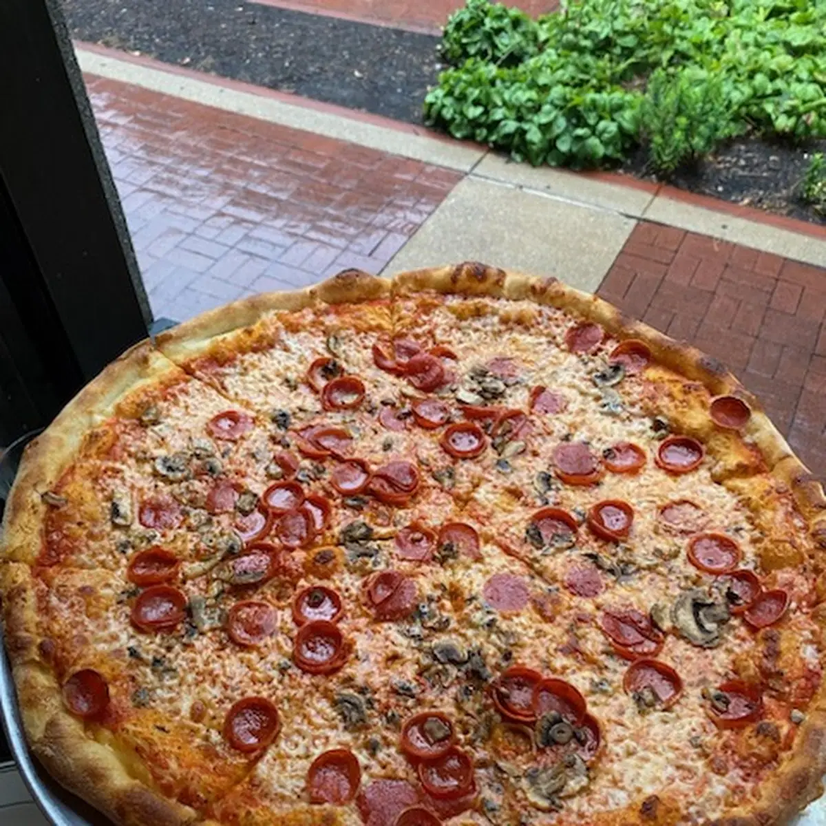 Large Pepperoni Pizza