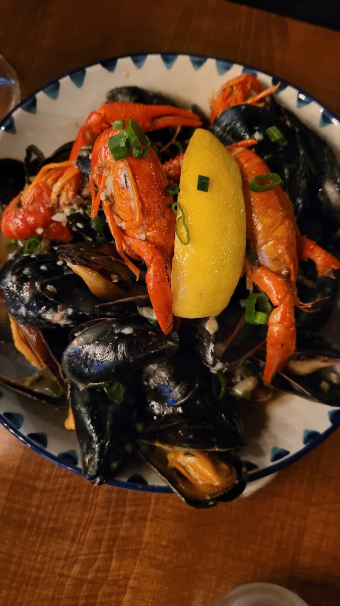 Mussels with White Wine and Garlic Sauce