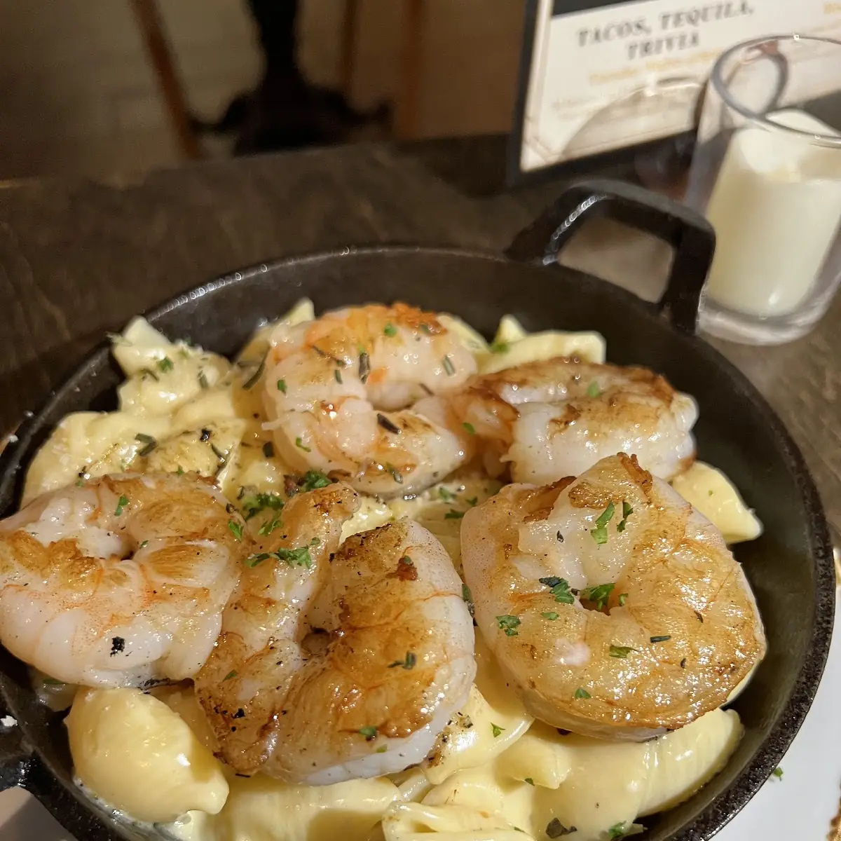 Garlic Shrimp Baked Mac N Cheese