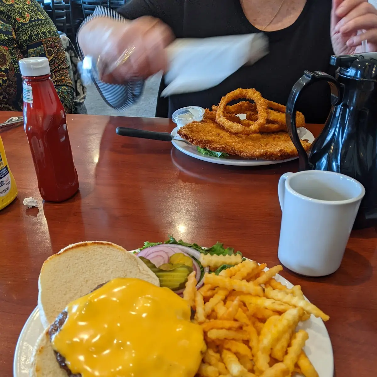 Cheeseburger with Fries