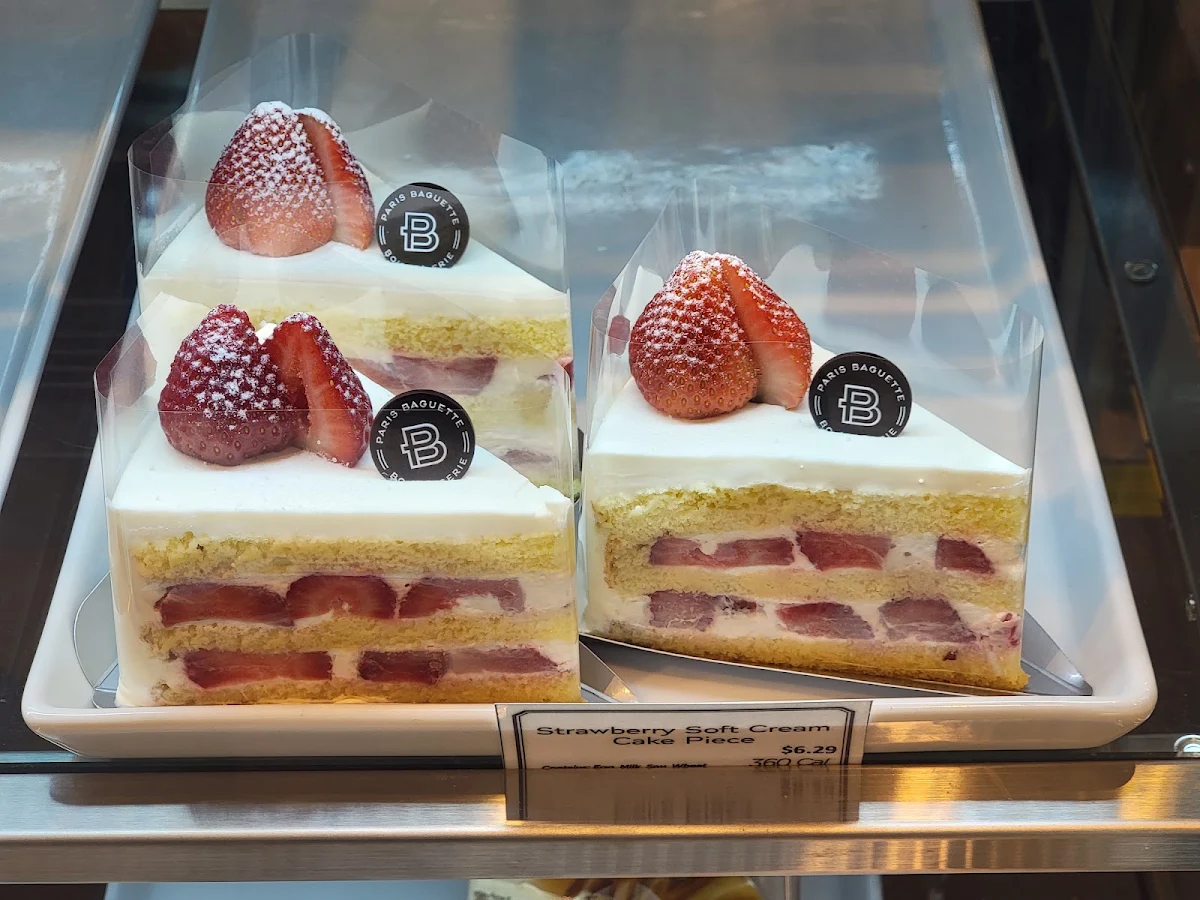 Strawberry Soft Cream Cake
