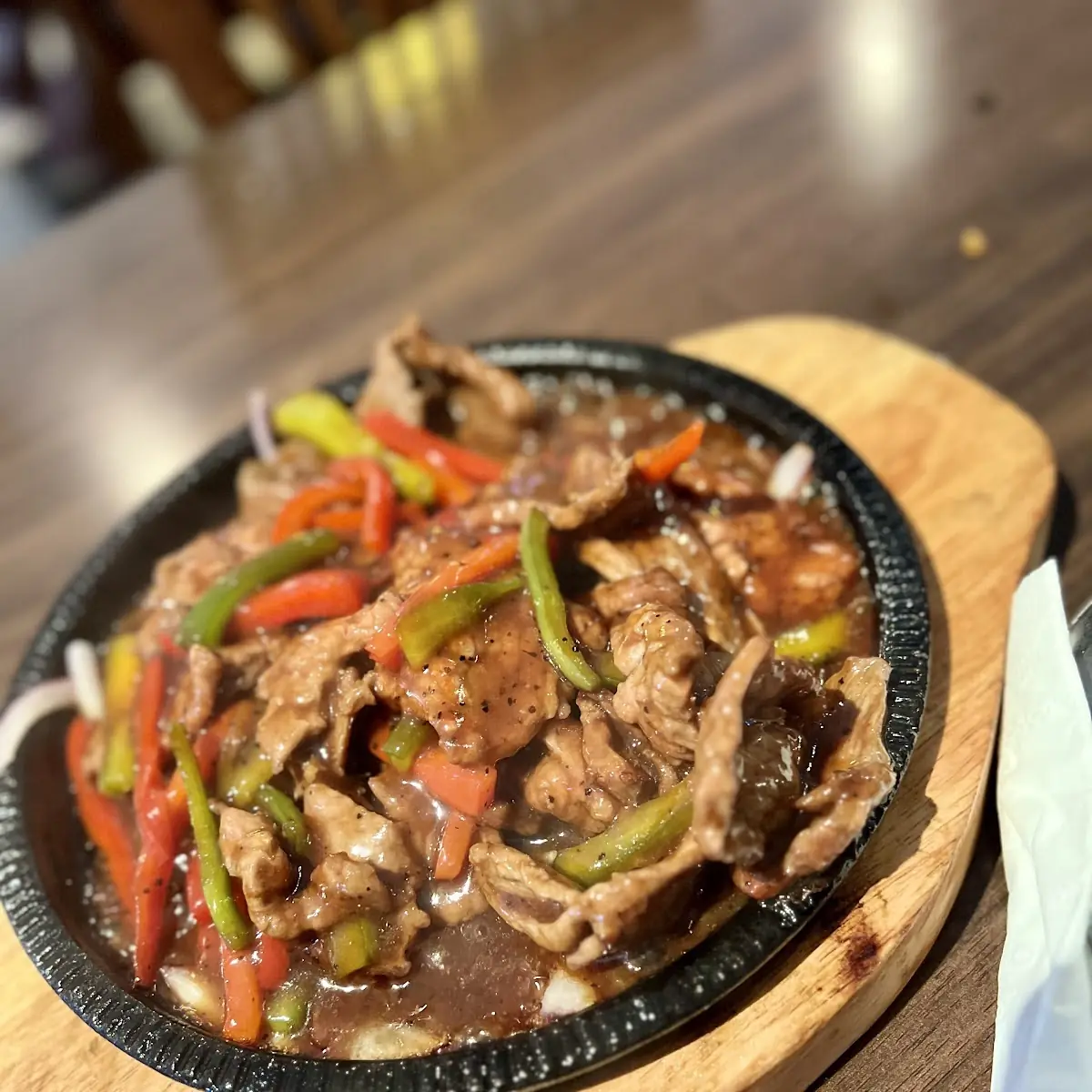 Sizzling Thin-Cut Beef with Black Pepper