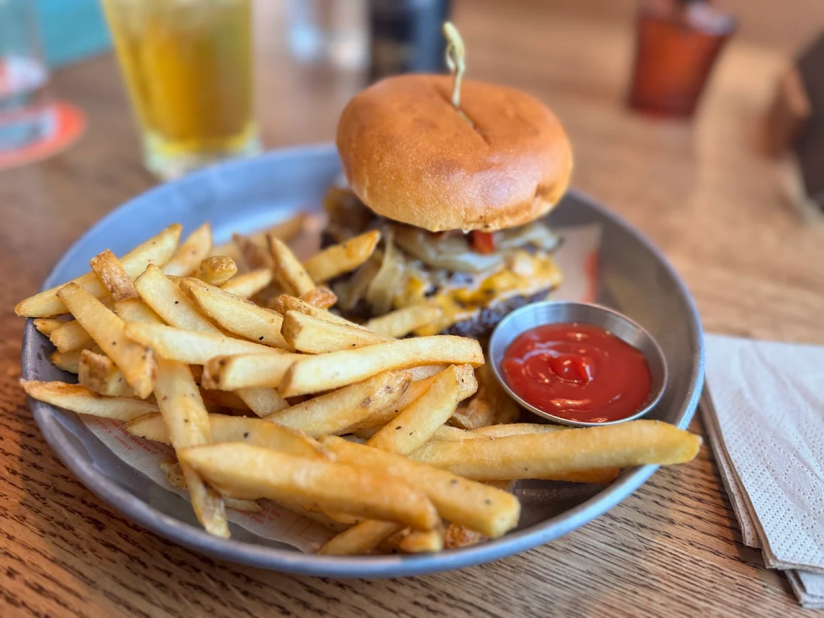 Bulldog Bacon Cheeseburger