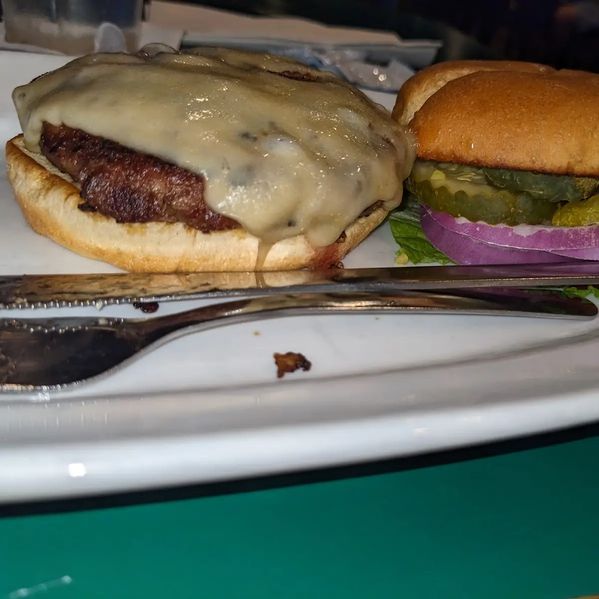 Putter's Deluxe Burger w Swiss Cheese