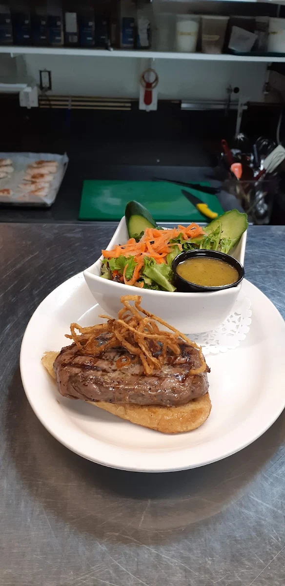 Highlights, The Office Pub & Grill