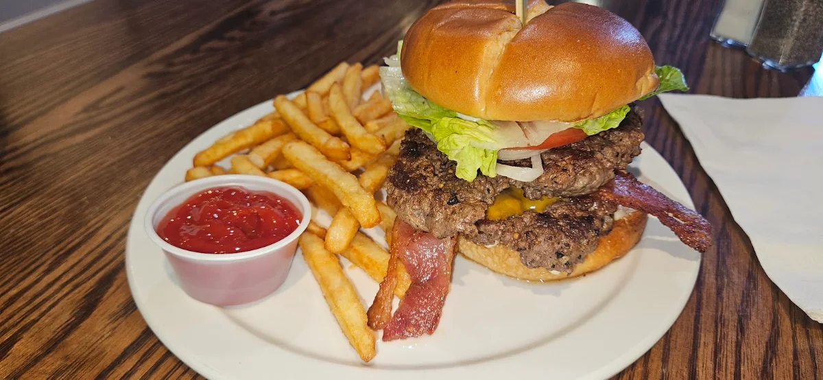 Highlights, The Office Pub & Grill