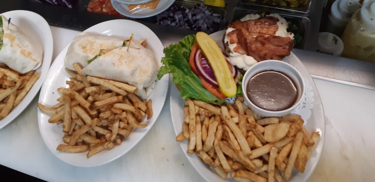 Highlights, The Office Pub & Grill