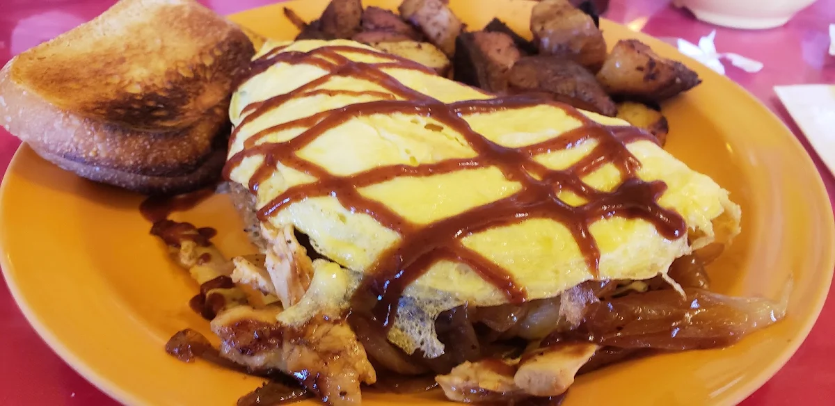 Smoked Chicken Mac and Cheese Omelette