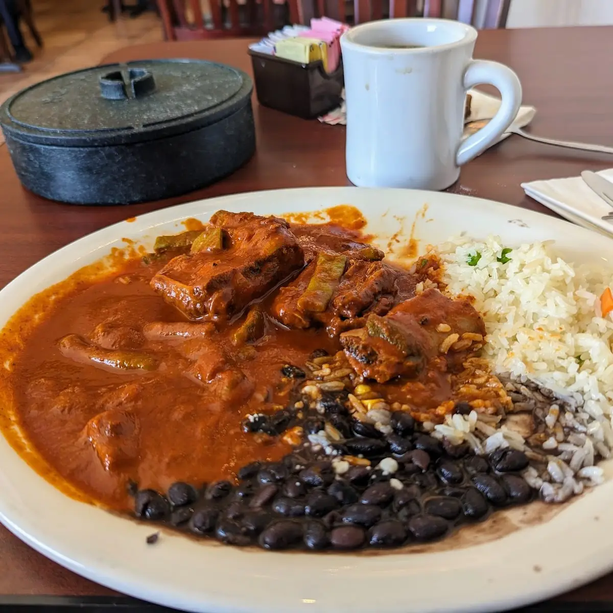 Costillas De Puerco En Salsa Roja