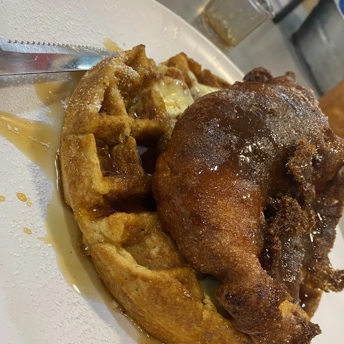 Chicken & Waffle Dale's