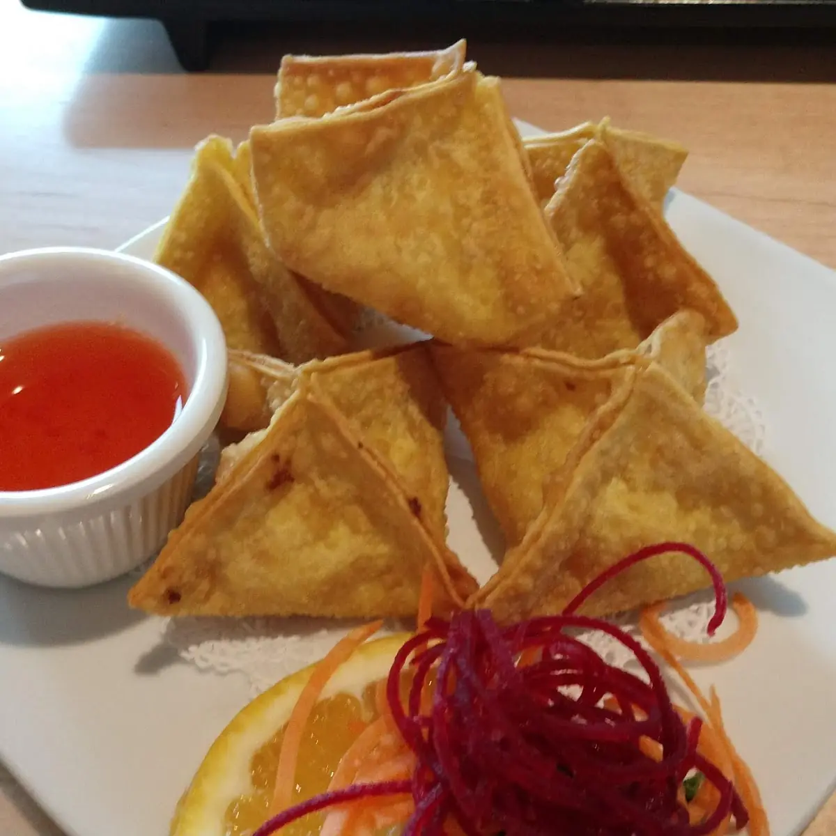 Fried Wontons with Sweet Chili Sauce